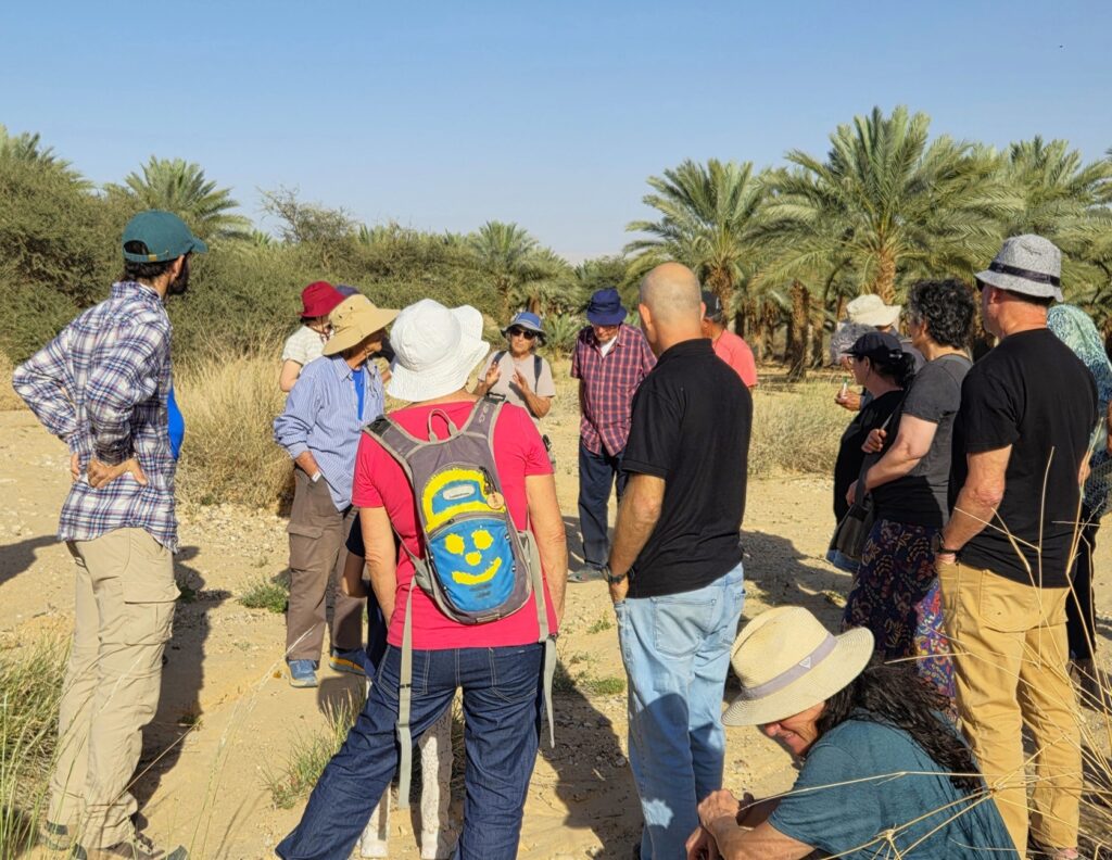 מנציחים בלב המדבר סיור מודרך, שבוע טבע בערבה - צילום הילה אלבז