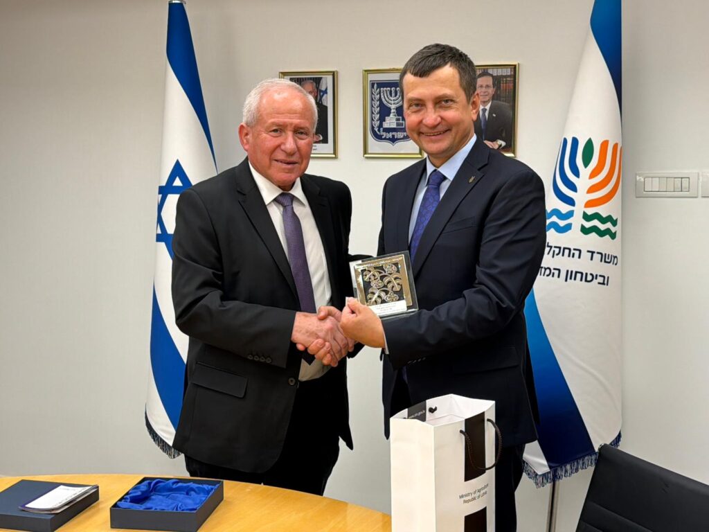 מפגש שרים עם ראייה לעתיד - פגישה שר החקלאות וביטחון המזון אבי דיכטר ושר החקלאות של לטביה