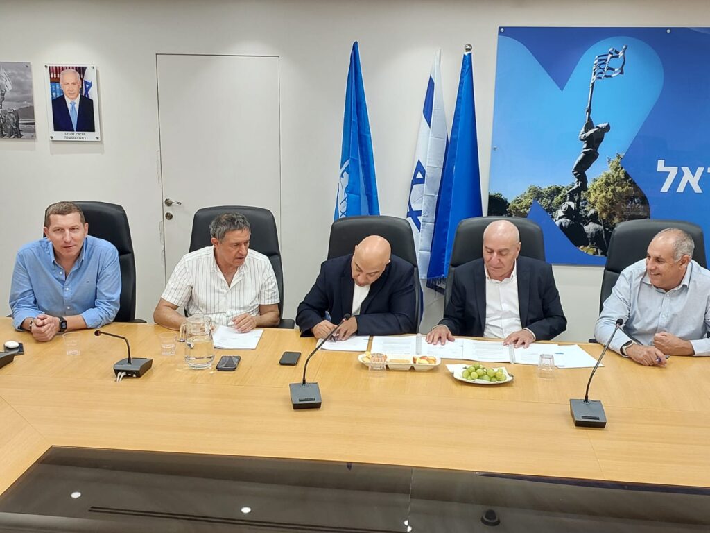 מהים הפתוח לייצור "כחול לבן"