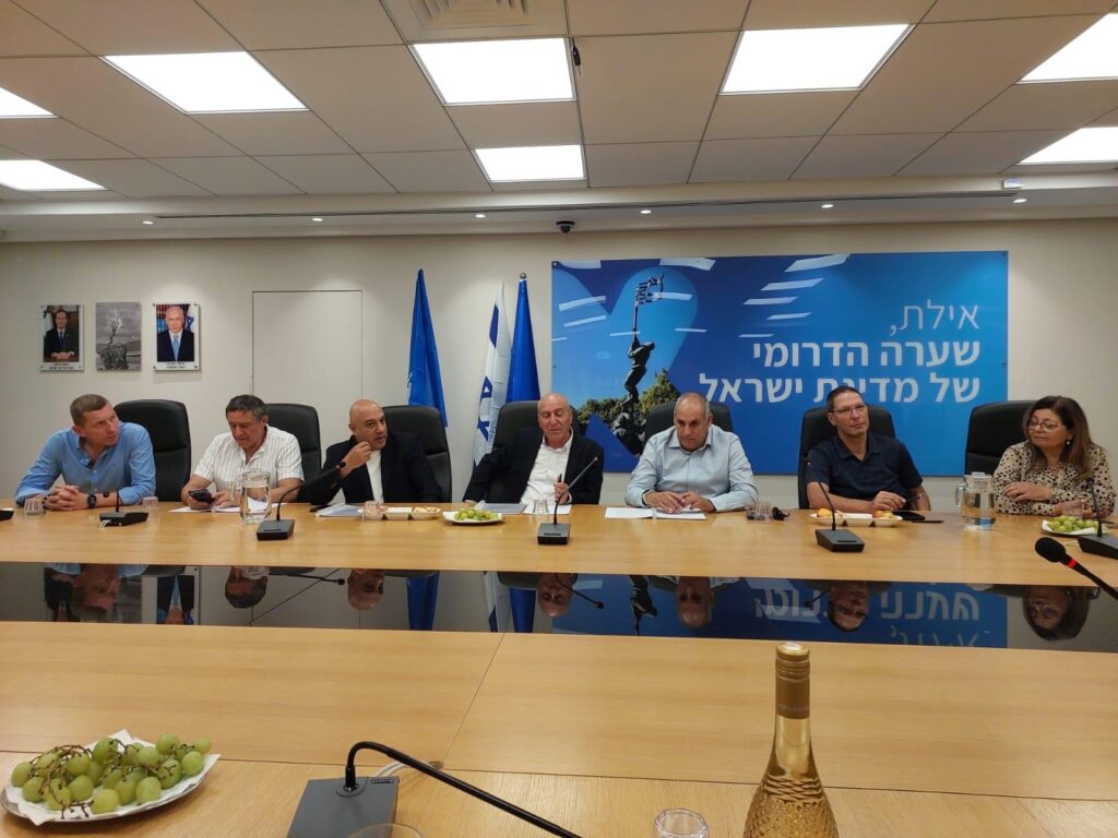 מהים הפתוח לייצור "כחול לבן"